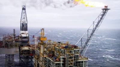 Una platarforma en el Mar del Norte, donde la caída del crudo ha abarato los precios de los activos.