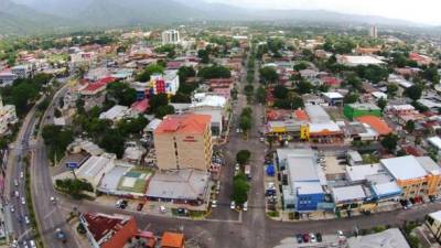 Además de que San Pedro Sula ha sido considerada un polo de desarrollo, su cercanía con Puerto Cortés y el aeropuerto Ramón Villeda Morales le permiten sumar en la escala de factores relacionados con temas de inversión. Foto Drone: Yoseph Amaya.