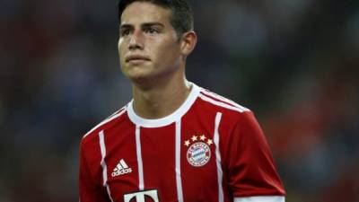 WAQ05 SINGAPUR (SINGAPUR) 25/07/2017.- El futbolista colombiano del Bayern James Rodríguez reacciona durante su partido de la International Champions Cup 2017 (ICC) disputado contra el Bayern de Múnich en el Estado Nacional de Singapur (Singapur), hoy 25 de julio de 2017. EFE/Wallace Woon