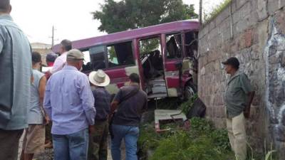 La unidad de transporte perdió el control debido al exceso de velocidad.