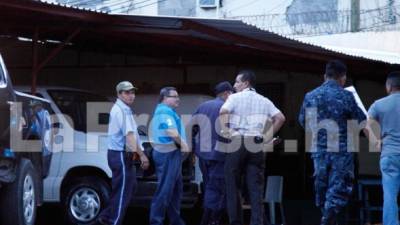 El exalcalde Óscar Kilgore fue llevado ayer al presio en un carro del Poder Judicial. Fotos: Yoseph Amaya y Wendell Escoto