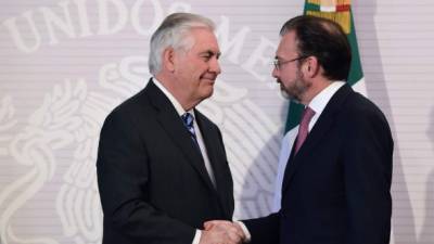 El secretario de Estado de EUA Rex Tillerson y el canciller mexicano, Luis Videgaray, durante una conferencia de prensa en la ciudad de México. AFP.