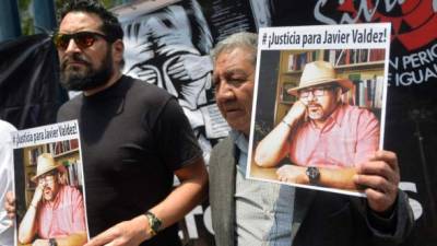 Desde el año 2000, han sido asesinados más de 100 periodistas mexicanos, de los cuales 11 lo fueron en 2016, alcanzando una cifra récord.