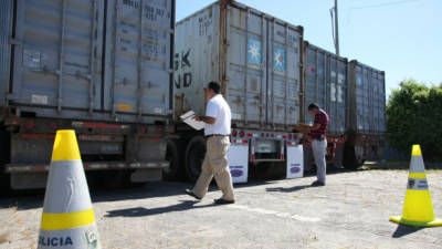 Los furgones trasladados a las antiguas instalaciones del aeropuerto La Meza.