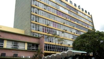 Edificio que alberga la sede de Banadesa en Tegucigalpa. Foto Archivo.