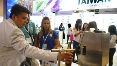 Empresarios y consumidores durante la Expo Empaque realizada en Expocentro en marzo. Foto: Amílcar Izaguirre.