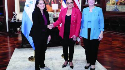 La presidenta Xiomara Castro conversó con Melissa Dalton y su comitiva.