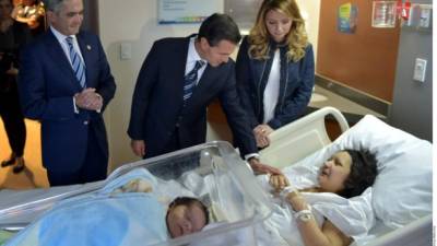 El Presidente Enrique Peña Nieto y su esposa visitaron a las víctimas de la explosión hospitalizadas en el Centro Médico ABC en Observatorio.