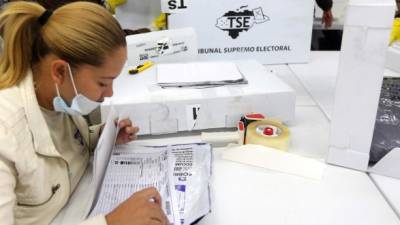 El escrutinio hasta ahora ha sido lento y tiene a millones de hondureños sin conocer a nuevo presiente electo.