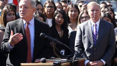 Los senadores Durbin y Graham prometieron buscar una solución para los jóvenes indocumentados del Daca.