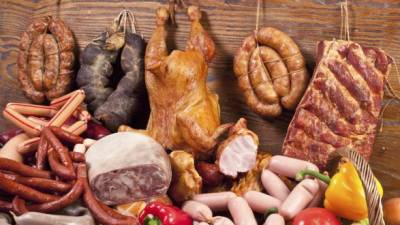 Se debe limitar el consumo de las carnes procesadas.