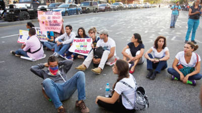 Las protestas en Venezuela se han extendido para expresar también el descontento por los problemas económicos del país