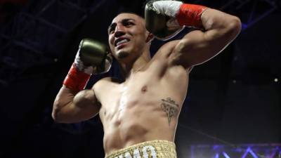 Teófimo López celebrando su victoria sobre Edis Tatli en el Madison Square Garden. Foto AFP