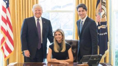 Ivanka Trump, la hija del presidente estadounidense Donald Trump, ha estado en el centro de la polémica desde que se mudó a Washington DC. Y es que pese a que no ocupa un cargo oficial en la nueva administración, Ivanka se ha visto muy activa en la Casa Blanca.