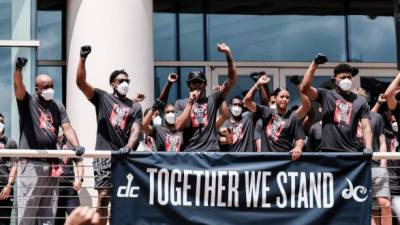 Un equipo deportivo se manifiesta contra el racismo y conmemora el fin de la esclavituden Washington DC.