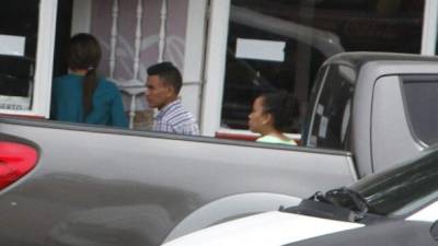 Parientes del colombiano Luis Carlos Estrada llegaron ayer a la morgue forense a reclamar su cuerpo.