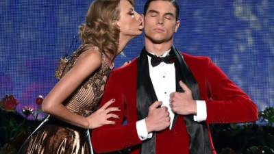Taylor Swift en su presentación en los American Music Awards 2014.