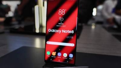 El teléfono más sofisticado y de alta gama de Samsung fue presentado este día, pero saldra a la venta hasta en septiembre.