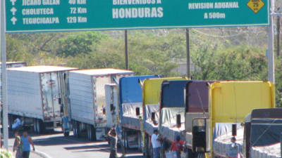 La toma de fronteras en El Salvador ha dejado pérdidas millonarias al Estado de Honduras. (Fotografía tomada de @LPGDptos, La Prensa Gráfica).
