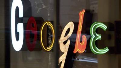 El gigante tecnológico Google anunció hoy que cambiará su estructura empresarial para mejorar la gestión y poner sus productos y divisiones de I+D bajo el paraguas de un nuevo nombre corporativo: Alphabet.