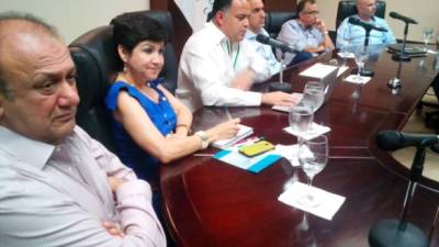 El alcalde Armando Calidonio presentó un informe a los legislativos donde expuso un informe de la situación actual de la Municipalidad.
