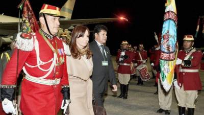 La presidenta Cristina Fernández de Kirchner llega a Santa Cruz de la Sierra, Bolivia, para asistir a la cumbre del G77+China.