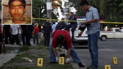 Autoridades encontraron varios casquillos de bala en la escena del crimen. Carlos Roberto Sánchez Morales es una de las víctimas.