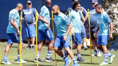 Wilson Palacios, Osman Chávez, Víctor Bernárdez, Roger Espinoza son los legionarios que ya sudaron la camiseta. Se les unió Luis Garrido.