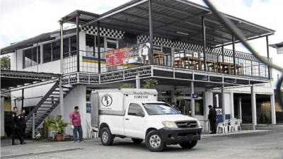 Ayer en horas de la mañana,las autoridades inspeccionaron la lavandería de Los Ángeles, adonde hallaron el cuerpo putrefacto de José Núñez Pérez.