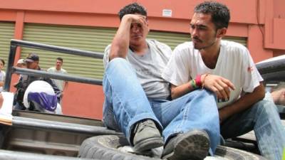 Dos de los tres asaltantes que fueron detenidos en el Barrio El Benque.