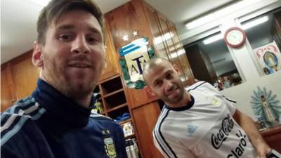 'Desde las 4 tomando mates en el predio', colgó Messi en su cuenta de Instagram junto a esta imagen.