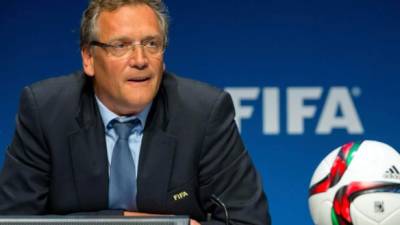La FIFA anunció el lunes que Valcke no asistiría a la apertura la próxima semana de la Copa Mundial de mujeres, que se efectuará del 6 de junio al 5 de julio en Canadá.