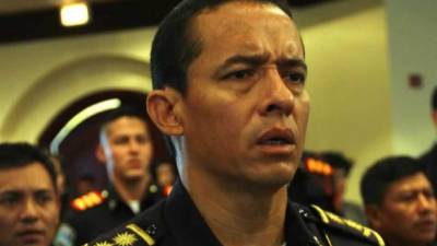 Honduras' police chief of human resources Leonel Sauceda, is escorted by police after being arrested in Tegucigalpa on February 11, 2020. - Senior Honduran police officer Leonel Sauceda, was arrested on Tuesday with his wife, accused of money-laundering, the Criminal Investigation Technical Agency (ATIC) reported. (Photo by ORLANDO SIERRA / AFP)