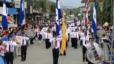 Mañana desfilarán 22 escuelas inscritas y, el lunes 15 de septiembre, los 24 institutos que figuran en el listado del Comité Cívico.