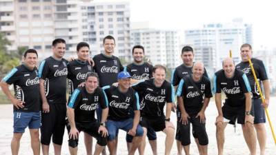 Ellos acompañan con trabajos a los jugadores de la Selección de Honduras que estará en Brasil.