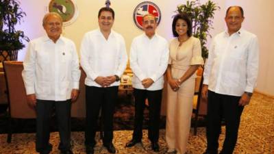 Juan Orlando Hernández en compañía de los presidentes de El Salvador, Costa Rica y de República Dominicana, Danilo Medina junto a su Esposa Cándida Montilla de Medina.