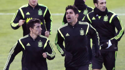 La plantilla de la selección española recibió bien al brasileño Diego Costa.