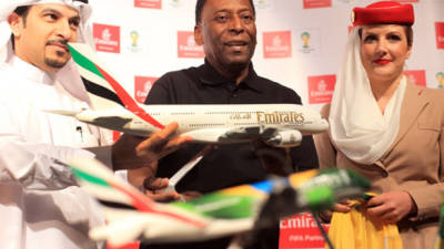 La aerolínea selecconó al brasileño Pelé como imagen para el Mundial de Brasil.