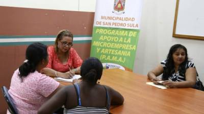 A las oficinas de Pama en el edificio Plaza llega un promedio de 500 solicitantes a diario. Foto: Amílcar Izaguirre.