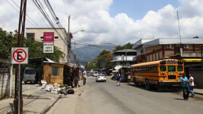 Hay puntos de buses y taxis de Chamelecón en el centro de San Pedro Sula.