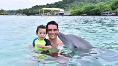 Honduras celebra el 'Día del Padre' y algunos lo festejan con frases inspiradoras y otros con tiernas fotos. Te dejamos a los famosos padres hondureños: