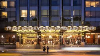 El lujoso hotel de Donald Trump en Nueva York fue nombrado como el mejor del mundo en la premiación de la excelencia hotelera celebrada ayer en la Gran Manzana, informaron medios locales.