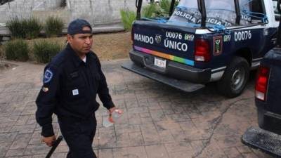 Un agentes del Mando Único es visto el lunes 4 de enero de 2016, en la ciudad de Cuernavaca, en el estado de Morelos (México). EFE/Roberto Villegas/Archivo