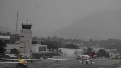 Los vuelos en el aeropuerto internacional de Toncontín en Tegucigalpa fueron suspendidos temporalmente.