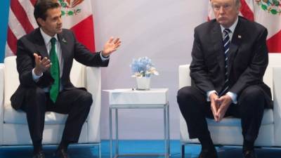 US President Donald Trump and Mexican President Enrique Pena Nieto hold a meeting on the sidelines of the G20 Summit in Hamburg, Germany, on July 7, 2017. / AFP PHOTO / SAUL LOEB