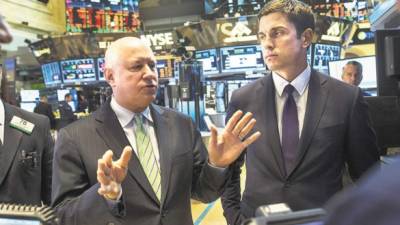 Jeffrey Sprecher (izq.), mandamás de Intercontinental Exchange, junto alpresidente de NYSE Group, Thomas Farley.
