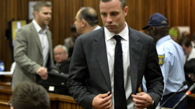 Óscar Pistorius se declaró no culpable del asesinato de su novia Reeva Steenkamp.