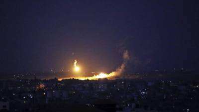 El humo emana tras un ataque israelí sobre la ciudad de Gaza.