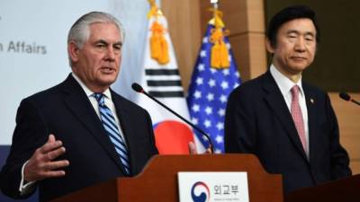 En su primera gira como secretario de Estado, Tillerson efectúa una gira por Asia. Ya estuvo en Japón y se encuentra actualmente en Corea. Proxima parada: Pekín.