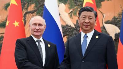 Putin visita China para reunirse con su homólogo, Xi Jinping, buscando apoyo para la guerra contra Ucrania.